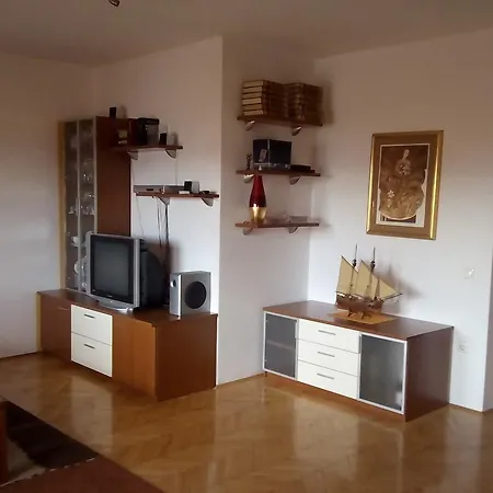 Rake Apartment *
